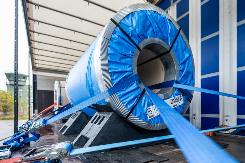 Sustainable solution for safe steel coil transport on flatbed semi-trailer