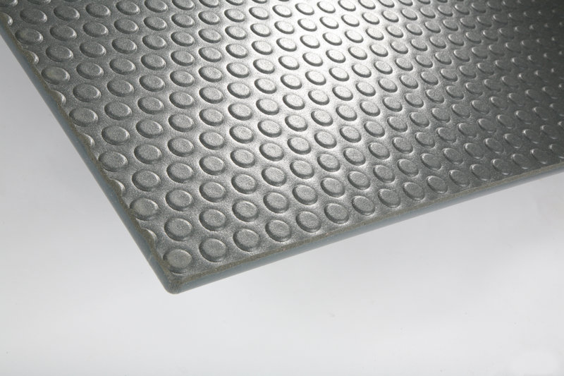 Close-up van een grijze Ekogrip plaat met noppen