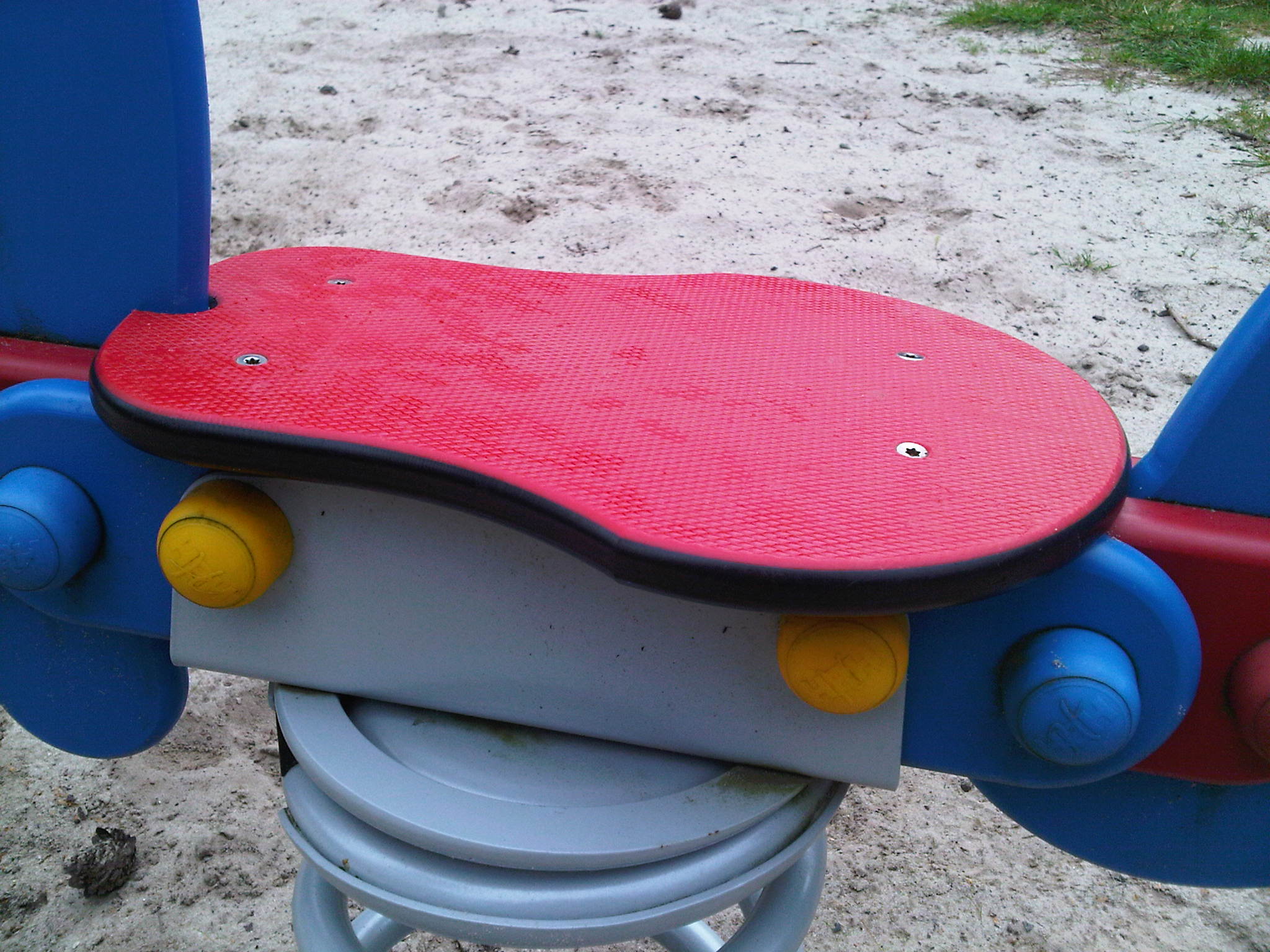 Roter Sattel eines Wipphuhns aus Ekon-Platte